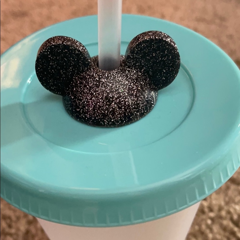 Straw topper
